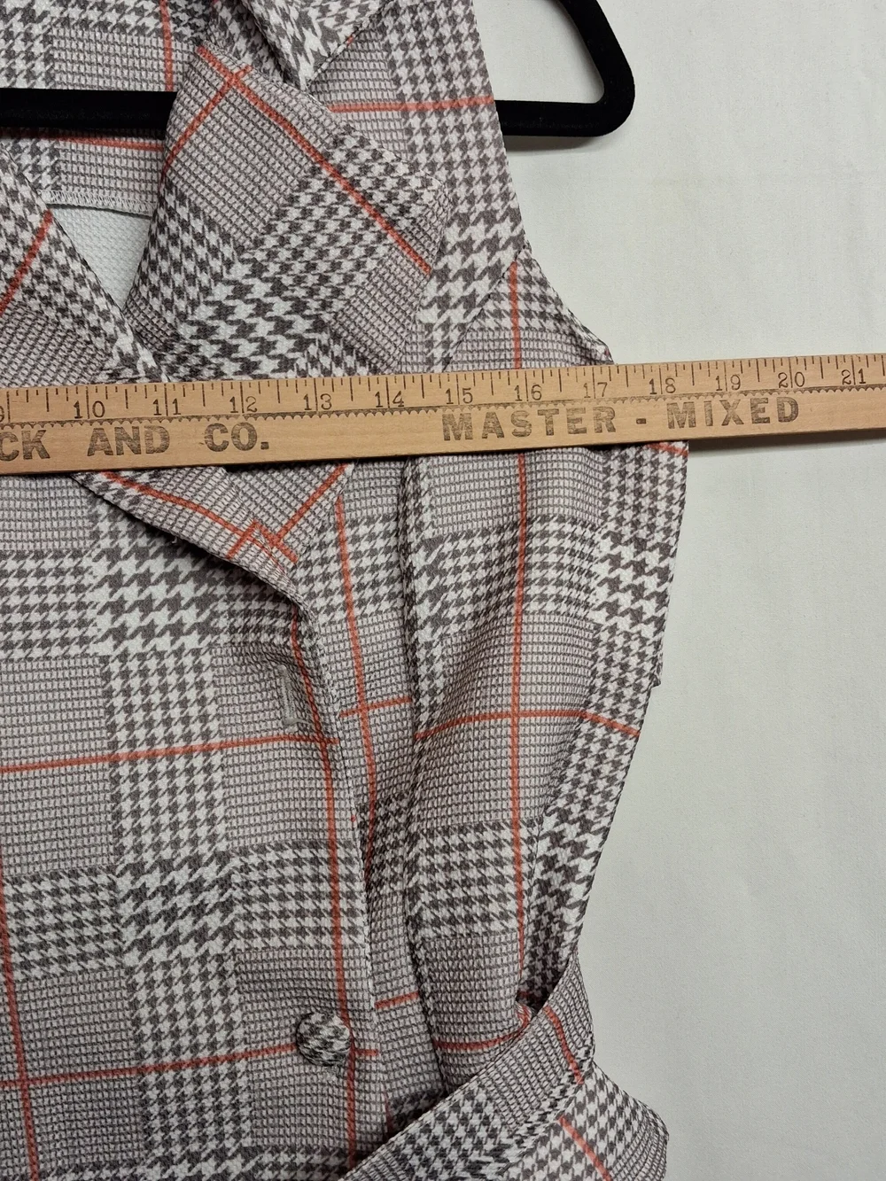 PLAINS & PRINTS Plaid Vest Jacket Sleeveless Belted Houndstooth Gray White 6